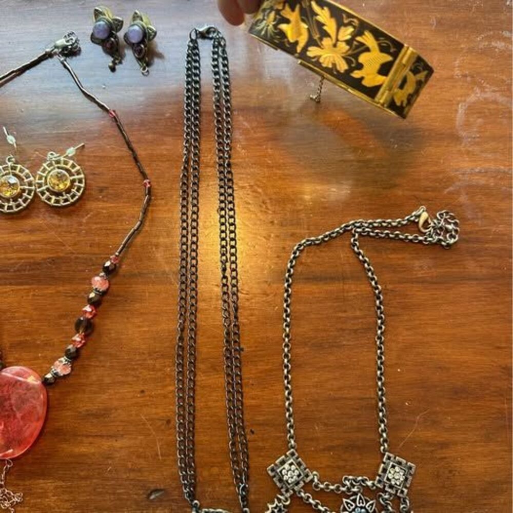 LOT of Jewelry (42 pieces) - Picture 6 of 10